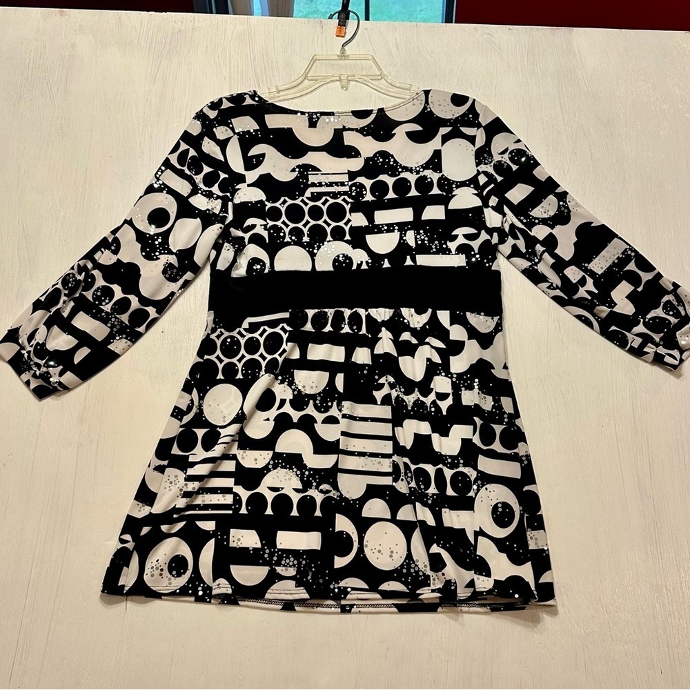 NY Collection Tunic Top M Black White Geometric Belted Empire Waist Retro Mod - Picture 2 of 9
